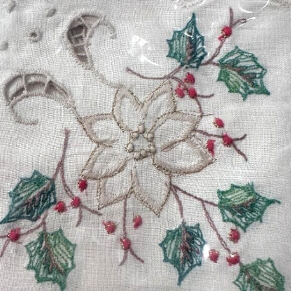 Tessile Embroidered Holiday Napkins - Picture 4 of 4